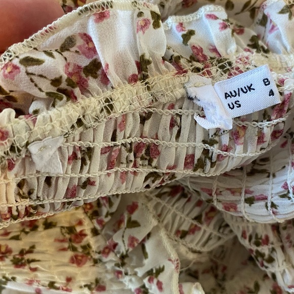 ⭐️ SOLD ⭐️ PETAL & PUP Edwina Shirred Long Sleeve Midi Dress Floral Cream Size 4 - Picture 12 of 13